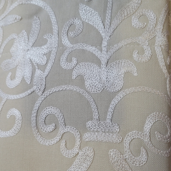 New Embroidered Window Valance - Picture 4 of 4